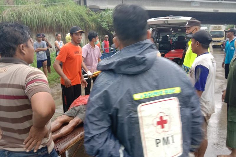 Bajak Sawah, Petani di Mojokerto Tewas Tersambar Petir