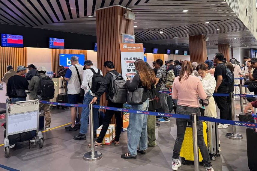 Dampak Erupsi Anak Gunung Krakatau, 12 Penerbangan di Bandara Juanda Batal