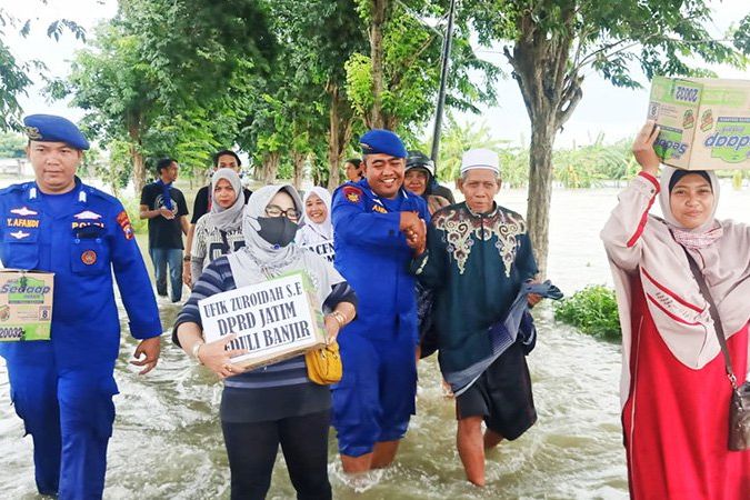 Ditpolairud Polda Jatim Bersama Polres Gresik Tinjau Banjir di Empat Kecamatan Gresik Selatan