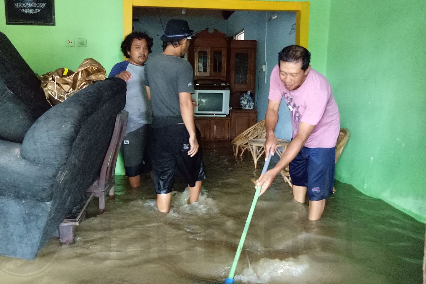Banjir di Blitar Disebabkan Tumpukan Material Normalisasi Sungai