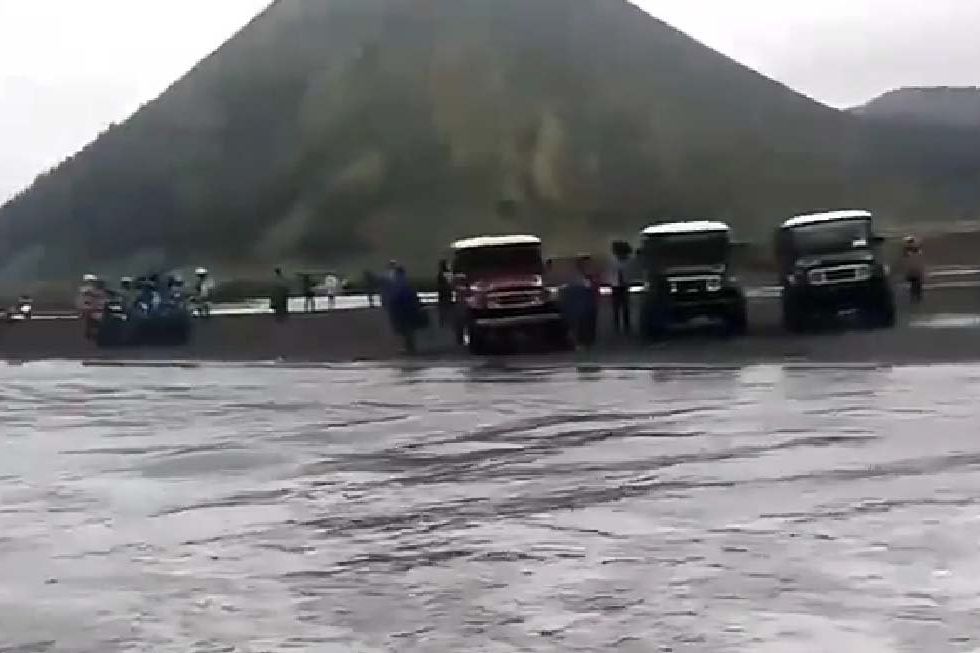Banjir di Lautan Pasir Bromo, TNBTS: Itu Hal Biasa