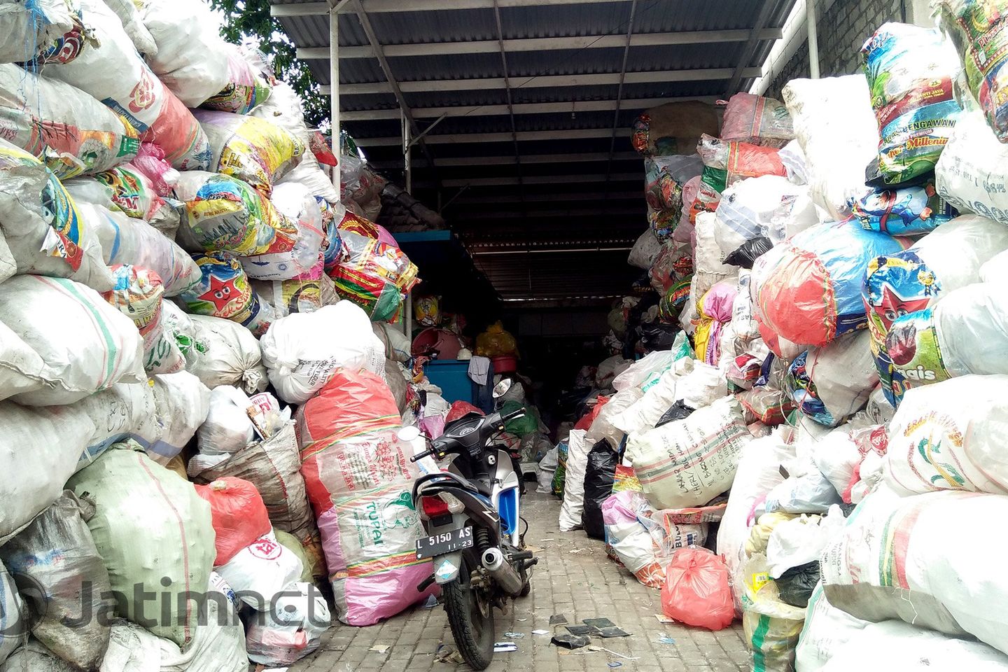 BSIS Ajak Warga Surabaya Lebih Peduli Sampah