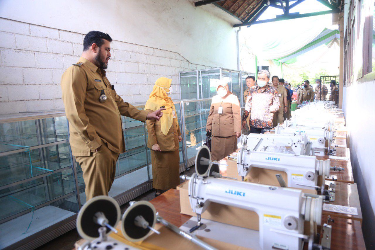 Pemkot Probolinggo Beri Bantuan Peralatan pada 280 Pelaku Usaha