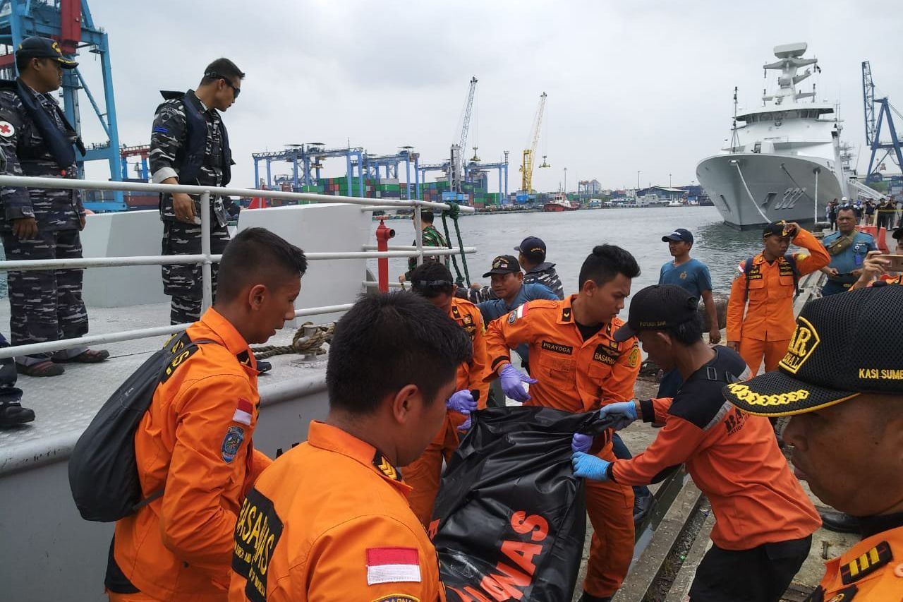 Basarnas Kerahkan Empat Kapal Cari Korban