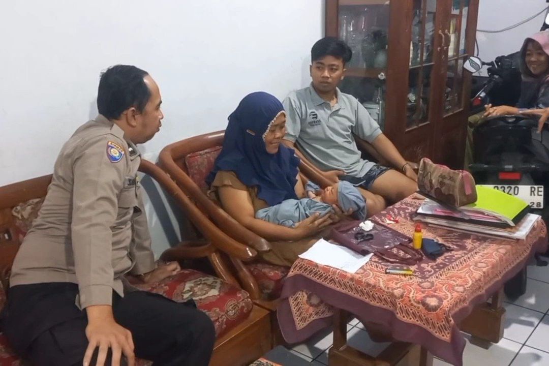 ‎Bayi Menangis Ditemukan Terbungkus Plastik di Pinggir Jalur Bromo Probolinggo, Diduga Dibuang