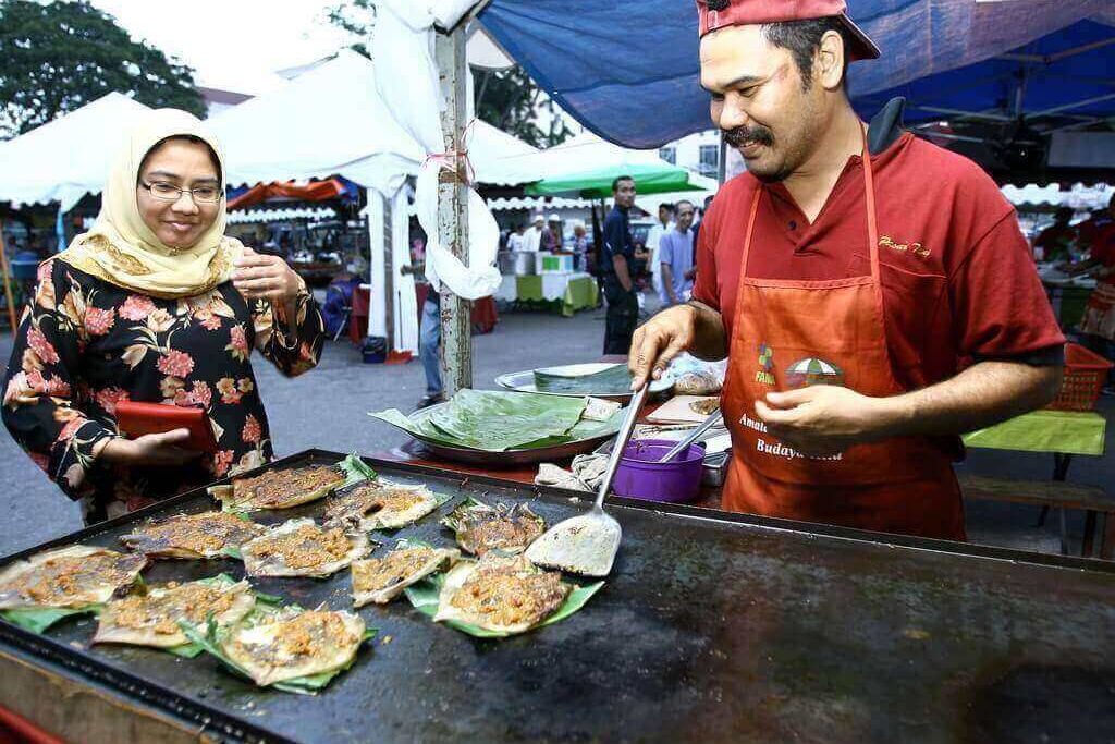 Mahathir Mohamad Ingatkan Umat Islam jangan Berlebihan Berbuka Puasa