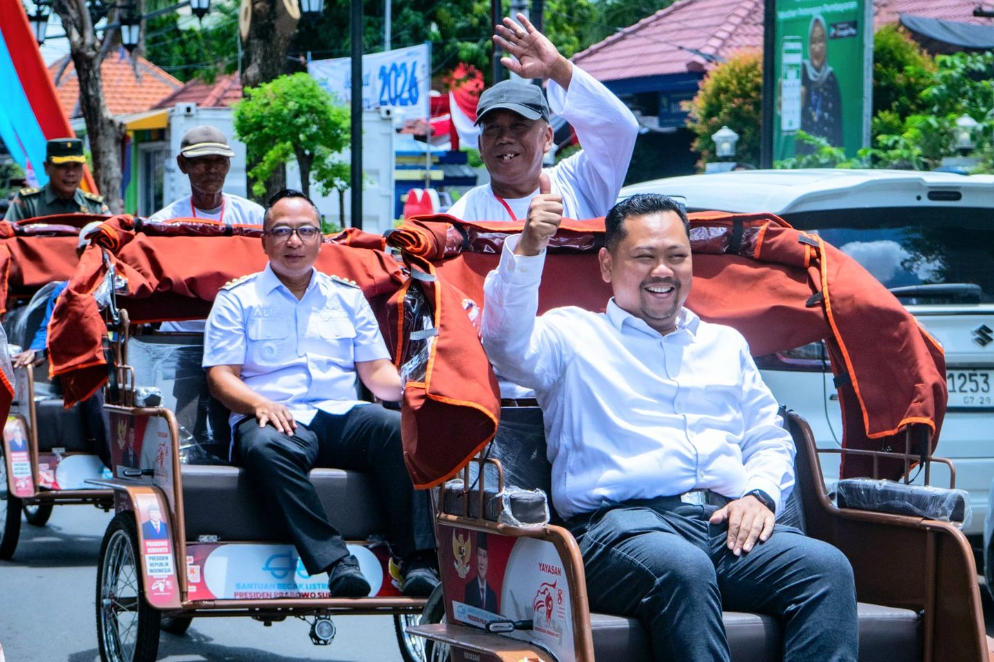 Bupati Gresik Serahkan 200 Becak Listrik Bantuan Presiden Prabowo untuk Pembecak Lansia