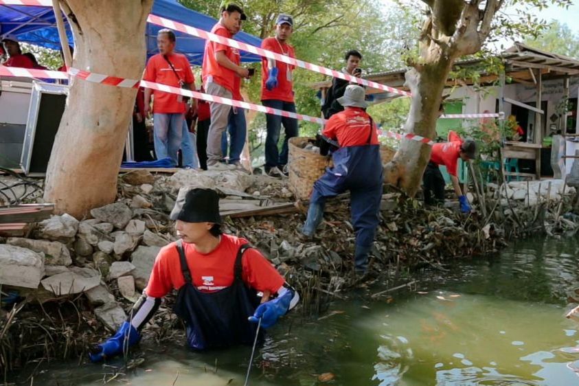 Sambut HUT RI, Warga Banyutami Gresik Gotong Royong Benahi Kampung
