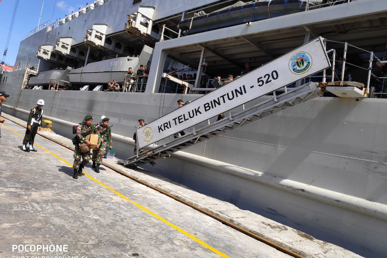 Usai Satgas Pamtas RI-PNG, 450 Prajurit Diangkut KRI Bintuni