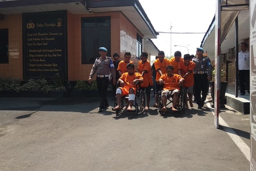 Penadah Dorong Kursi Roda Residivis Ranmor Usai Ditembak Kakinya