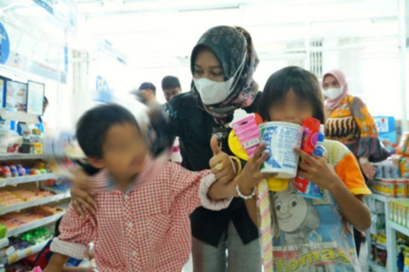 Kunjungi Yayasan Lentera Surakarta, Wali Kota Mojokerto Ajak Puluhan Anak Dengan Hiv-Aids Berbelanja