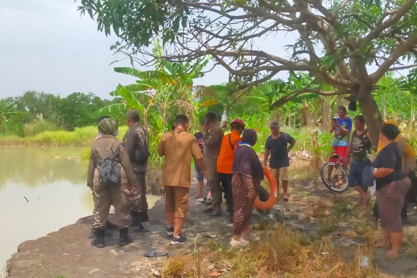 Asyik Berenang, Bocah 10 Tahun Ditemukan Meninggal Usai Tenggelam di Waduk Sambikerep Surabaya