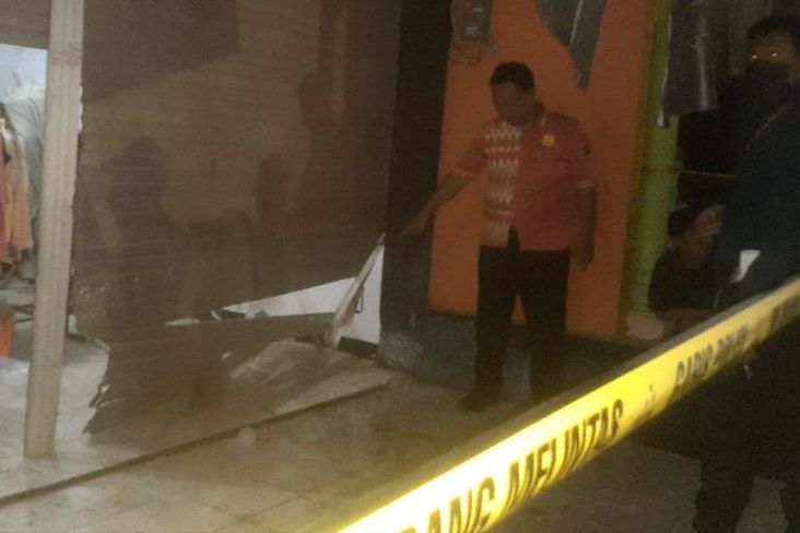 Toko Pakaian di Probolinggo Diteror Ledakan Bondet