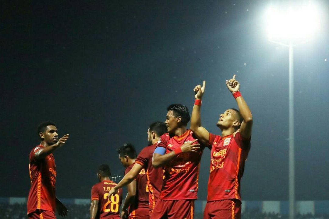 Kebingungan di Surajaya, Menyoal Ketegasan Sang 'Wakil Tuhan' di Lapangan