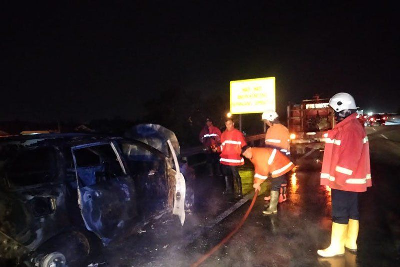 Hendak Mudik ke Jateng, Mobil Pemudik Asal Situbondo Terbakar di Tol Mojokerto
