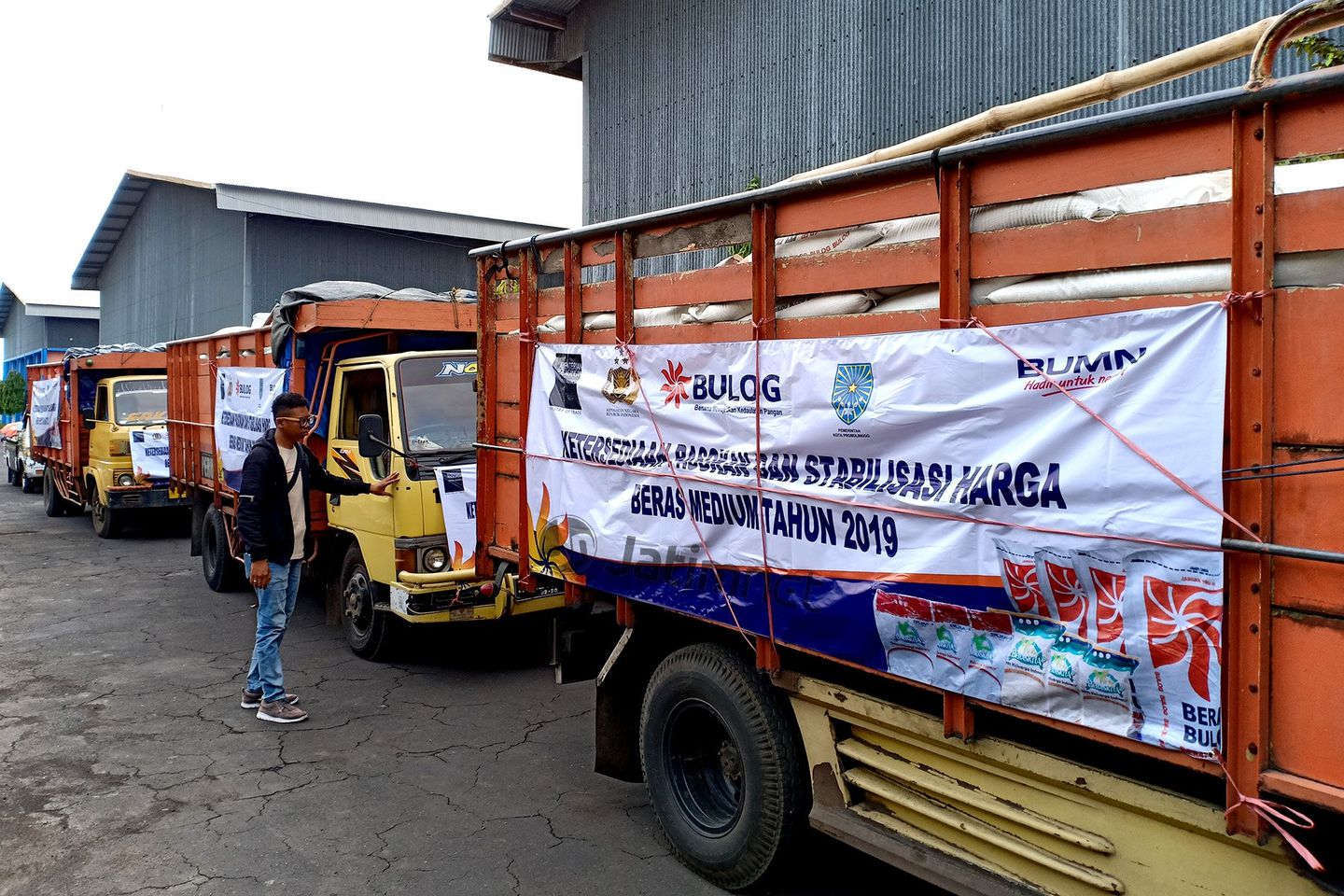 Bulog Probolinggo Gelontor Beras 49,5 Ton