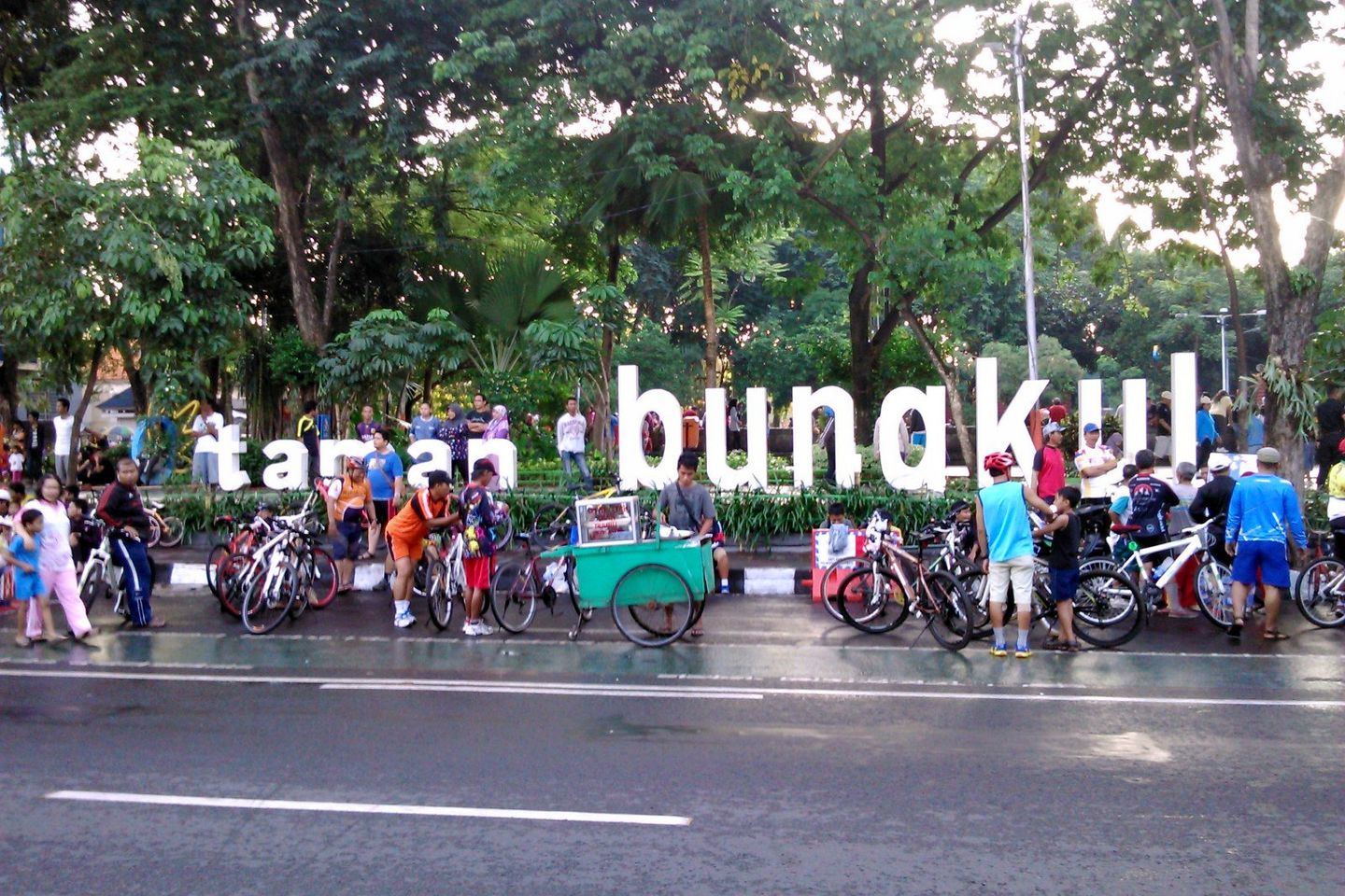 Enam Taman Di Surabaya, Ada Taman Lansia Hingga Pelangi