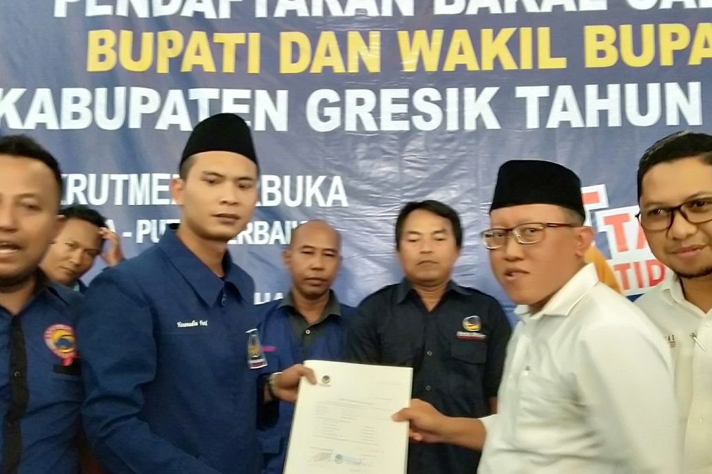Buruh Gresik Kembalikan Formulir Calon Wabup Gresik
