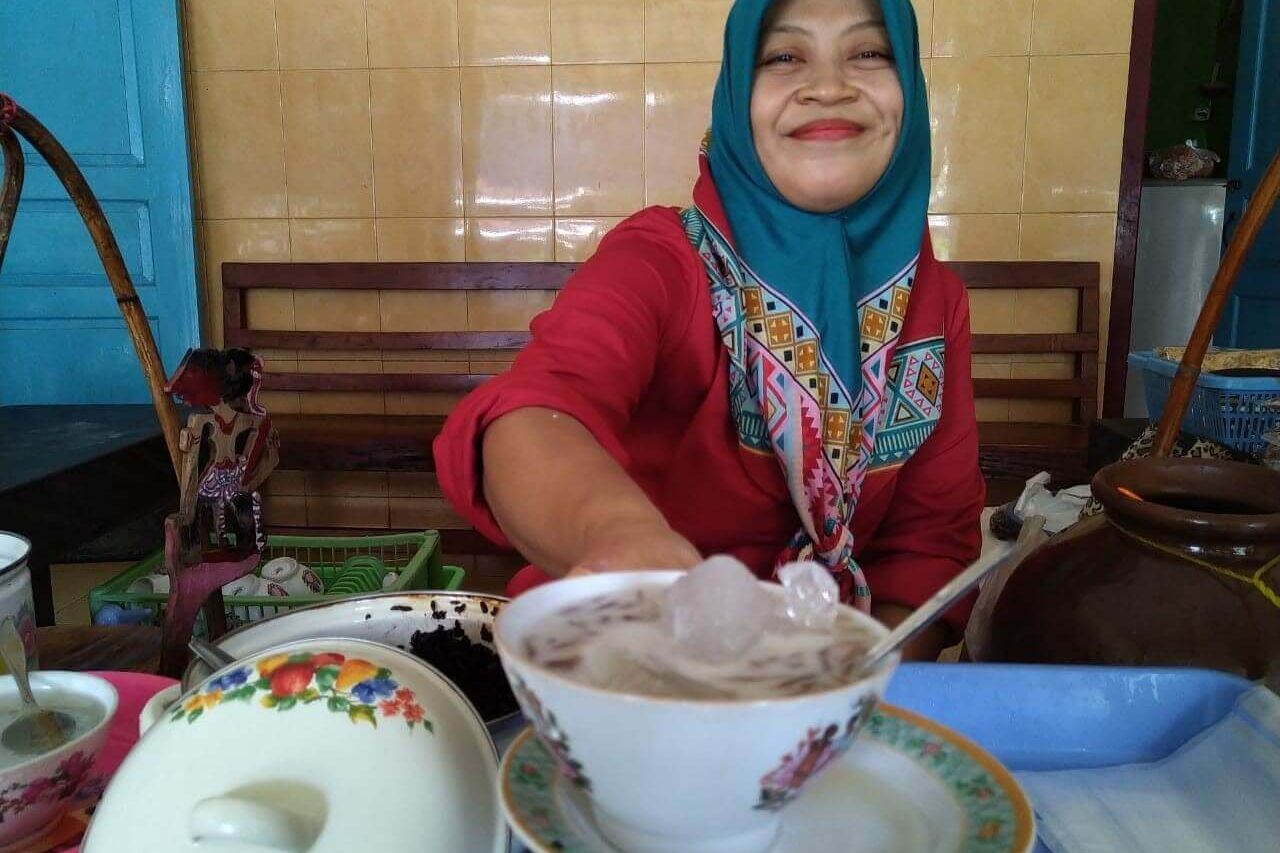 Mitos dan Segar Manis Dawet Jabung Ponorogo