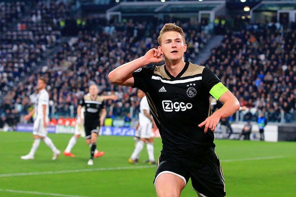 de Ligt Lambungkan Namanya di Eropa