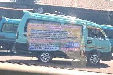Sopir Angkot Demo di Kantor Dishub Jatim, Jalur Sepanjang – Bunderan Waru Macet