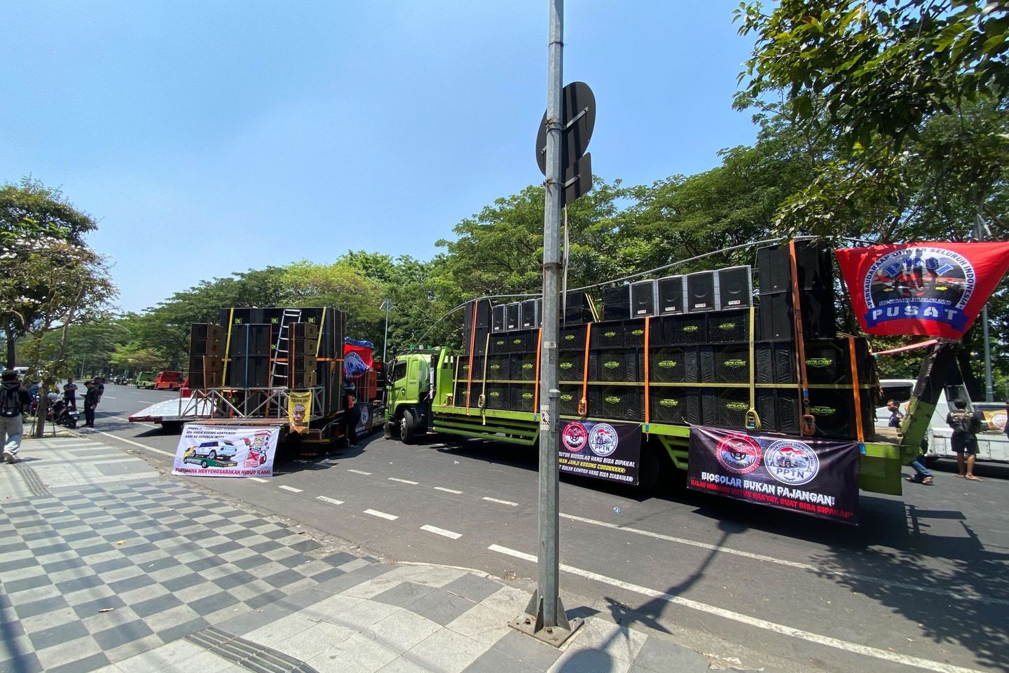 600 Truk ke Surabaya, Tuntut Kejelasan BBM Subsidi hingga Kemacetan Ketapang