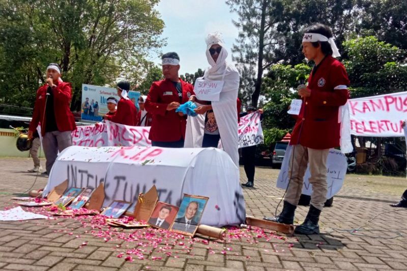 Mahasiswa Tuntut Rektor Universitas Muhammadiyah Madiun Dicopot
