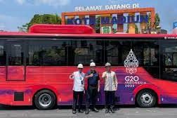Kunjungan ke PT INKA, Wamen BUMN II : Bus Listrik Sudah Bagus
