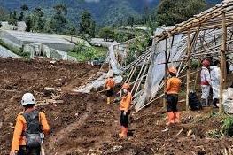Update Longsor Bandung Barat, Tim SAR Evakuasi 85 Kantong Jenazah