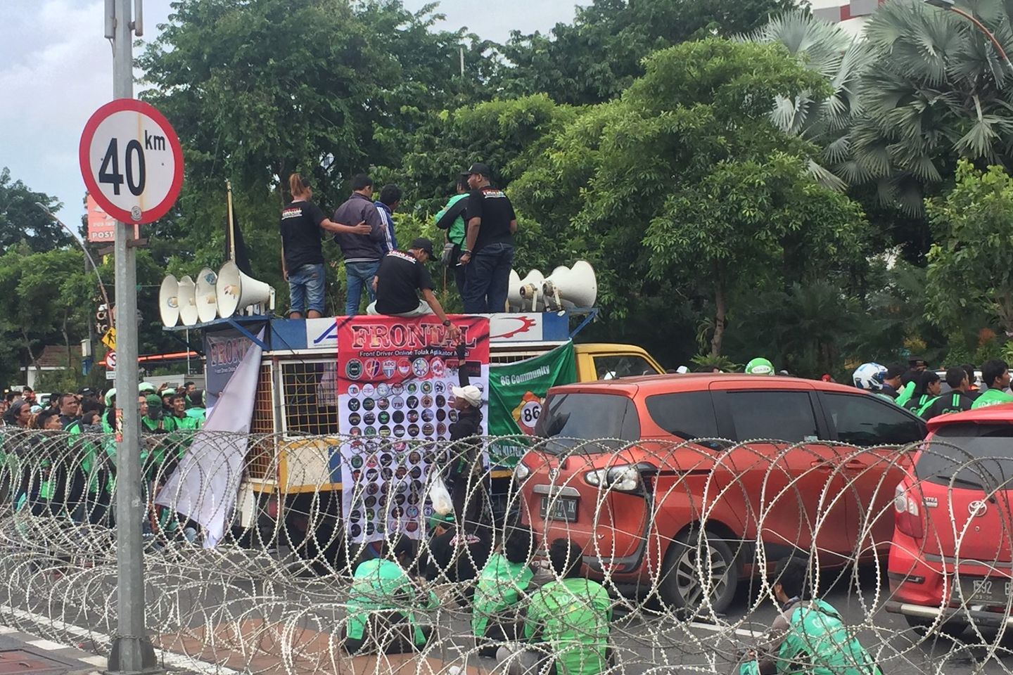 Aksi Pesanan Fiktif untuk Solidaritas Pengemudi Daring