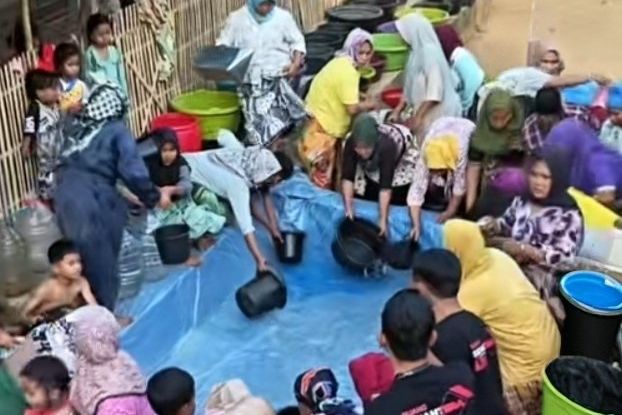 Kekeringan di Sampang Meluas, Organisasi Nirlaba Salurkan Air Bersih

 