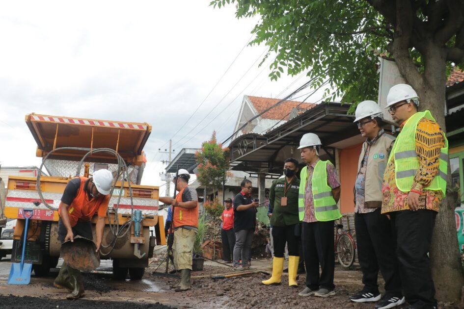 <strong>Persiapan Arus Mudik Lebaran, Jalan Rusak di Kabupaten Probolinggo Diperbaiki</strong>  