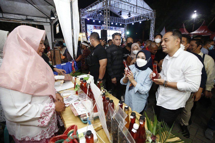 Gerakkan Pertumbuhan Ekonomi Kerakyatan Lewat HJKS ke-730, Pemkot Surabaya Gelar Bazar UMKM