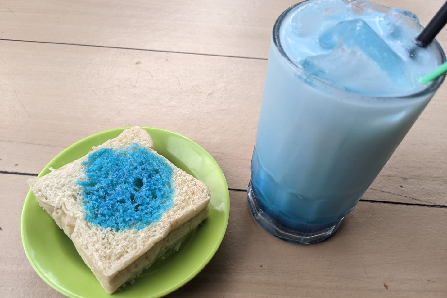 Kuliner Jadul Es Setrup Slamet Mojokerto, Nostalgia Minuman di Masa Kecil