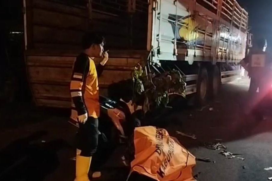 Berkendara Sambil Main Ponsel, Pemotor di Mojokerto Meregang Nyawa