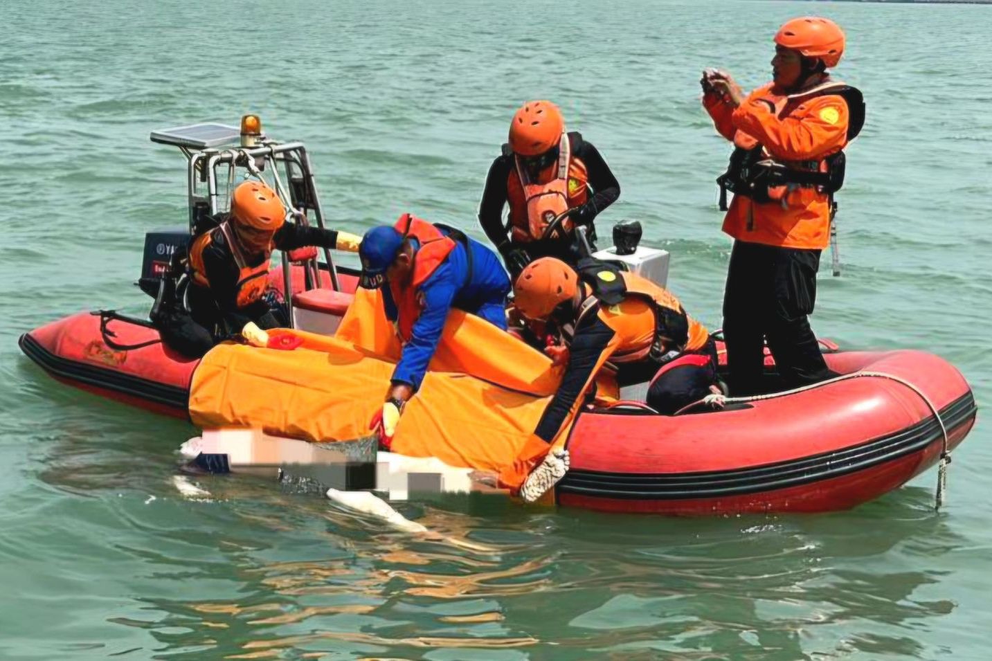 Penumpang KM Dharma Ferry VII yang Jatuh ke Laut Ditemukan Meninggal di Perairan Gresik