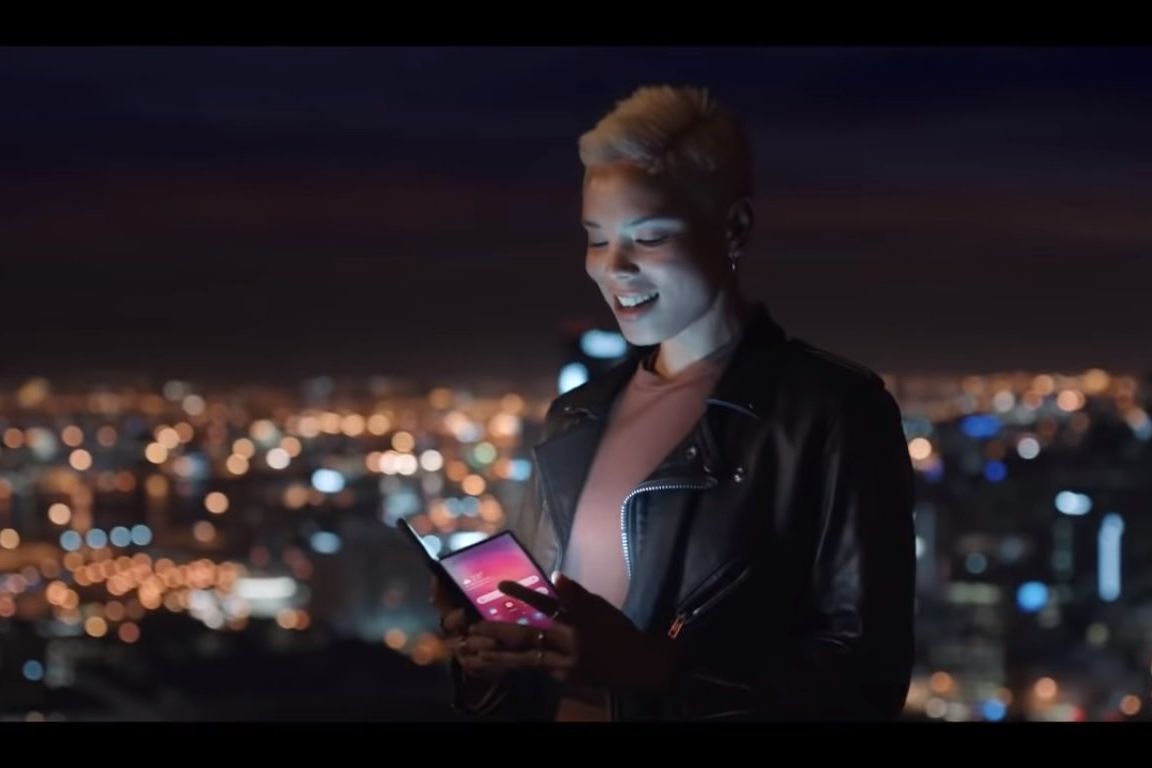 Ini Jadwal Peluncuran dan Harga Ponsel Lipat Samsung