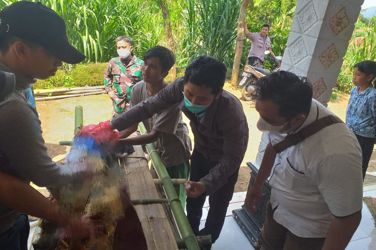 Diduga Depresi, Wanita Lansia di Probolinggo Tewas Tergantung di Pohon Mangga