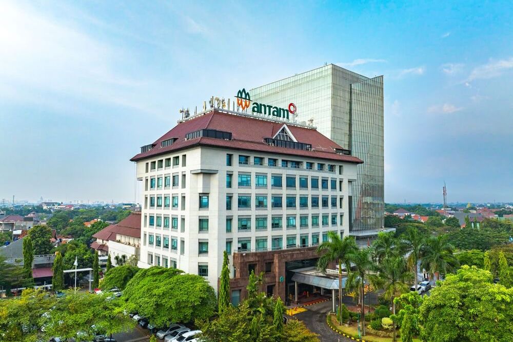Laba Antam Melonjak, Rupiah dan Saham Tertekan