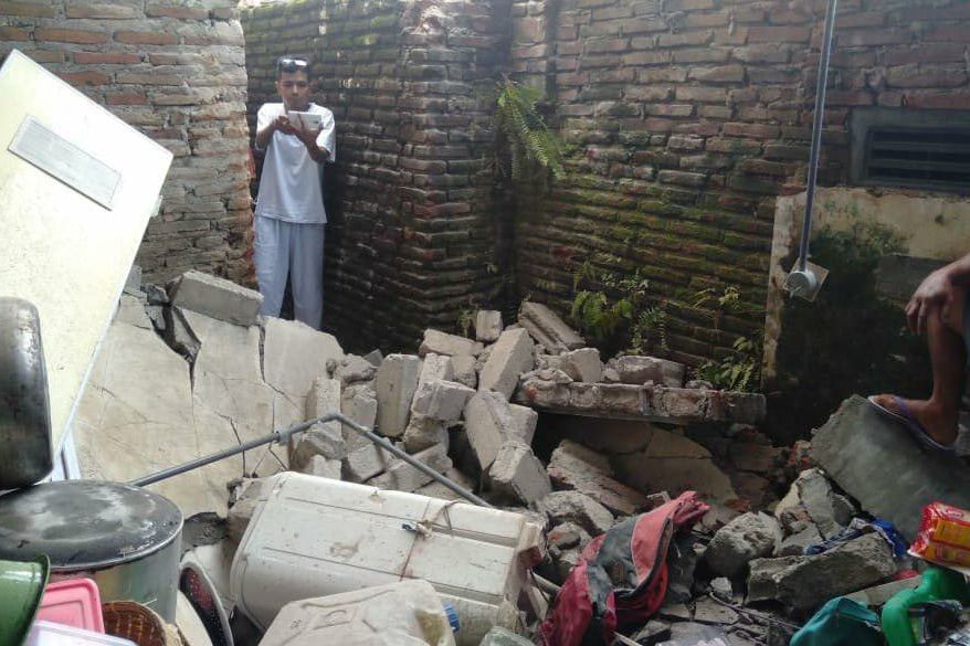Rumah Warga Blitar Roboh Terdampak Gempa Bumi