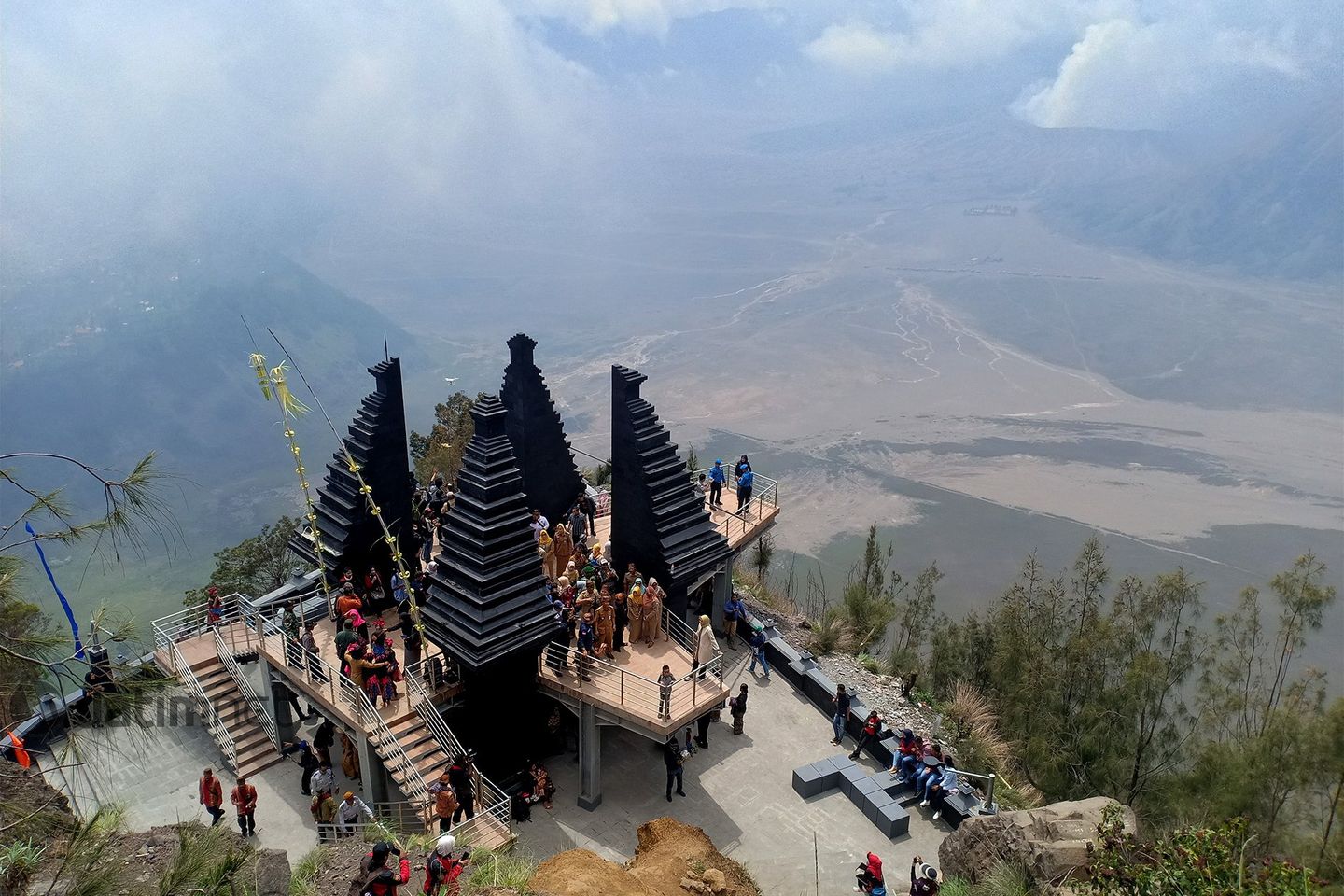Tantangan Menuju Puncak Tembok Raksasa Seruni Point