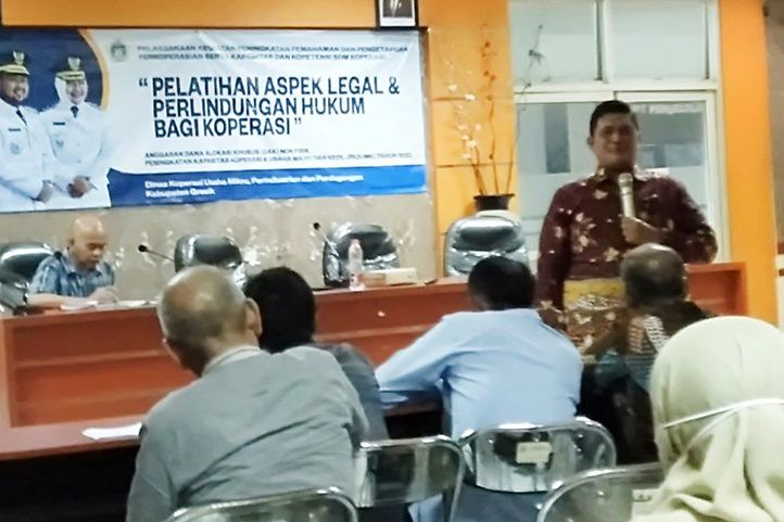 Diskoperindag Gresik Gandeng Unigres Beri Pemahaman Hukum Bagi Pengelola KSP