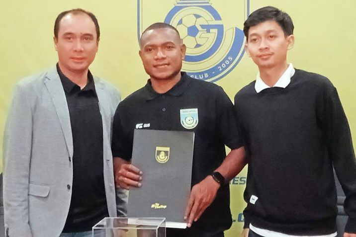 Mantan Wing Back Persebaya "Faso" Resmi Gabung Gresik United