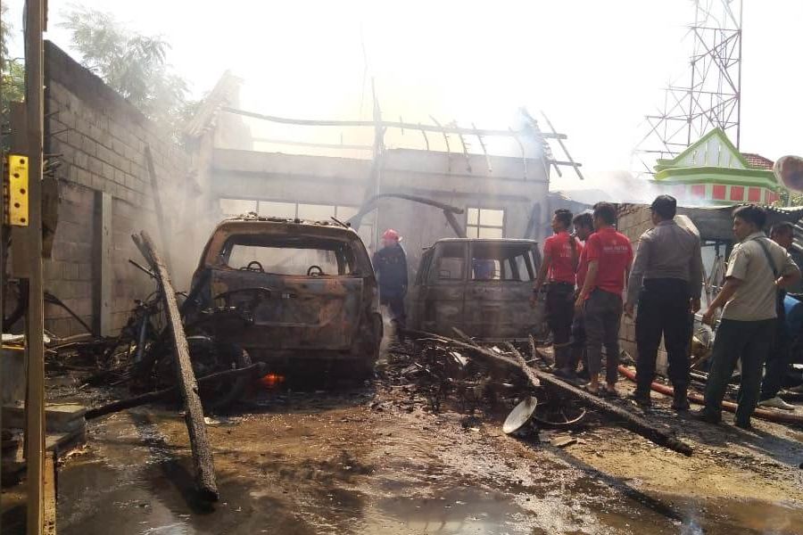 Rumah di Situbondo Terbakar, Tiga Mobil dan Empat Motor Ikut Hangus