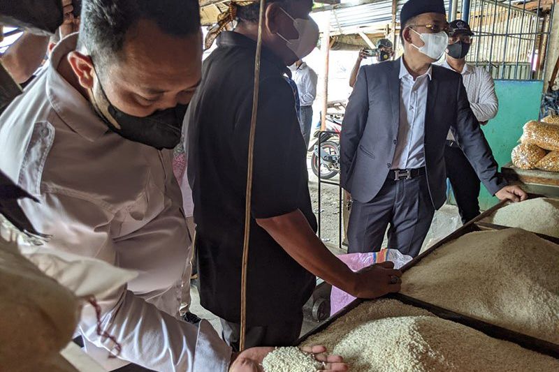 Jelang Nataru, Harga Beras dan Ayam Potong Naik Signifikan di Pasar Mojokerto