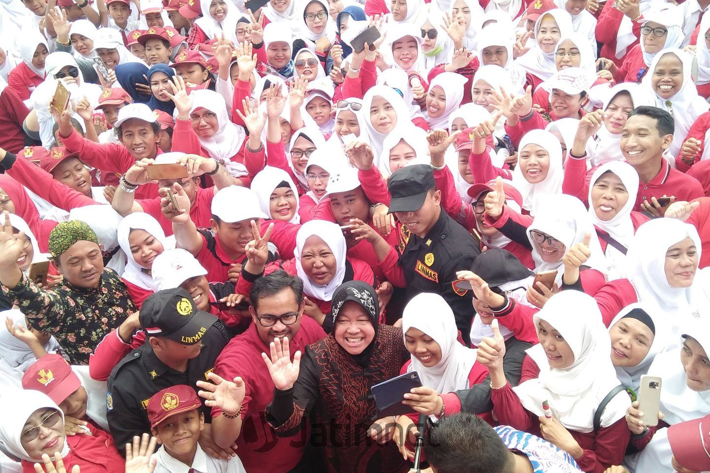 Risma Janjikan Gaji Guru Swasta Setara UMK