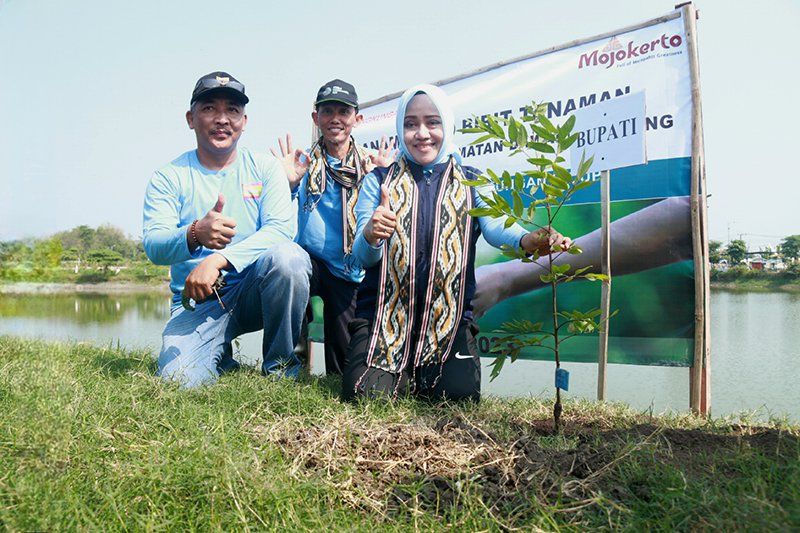 Peringati Hari Lingkungan Hidup, Pemkab Mojokerto Gelar Bersih Sampah Plastik di Sungai Gangsir