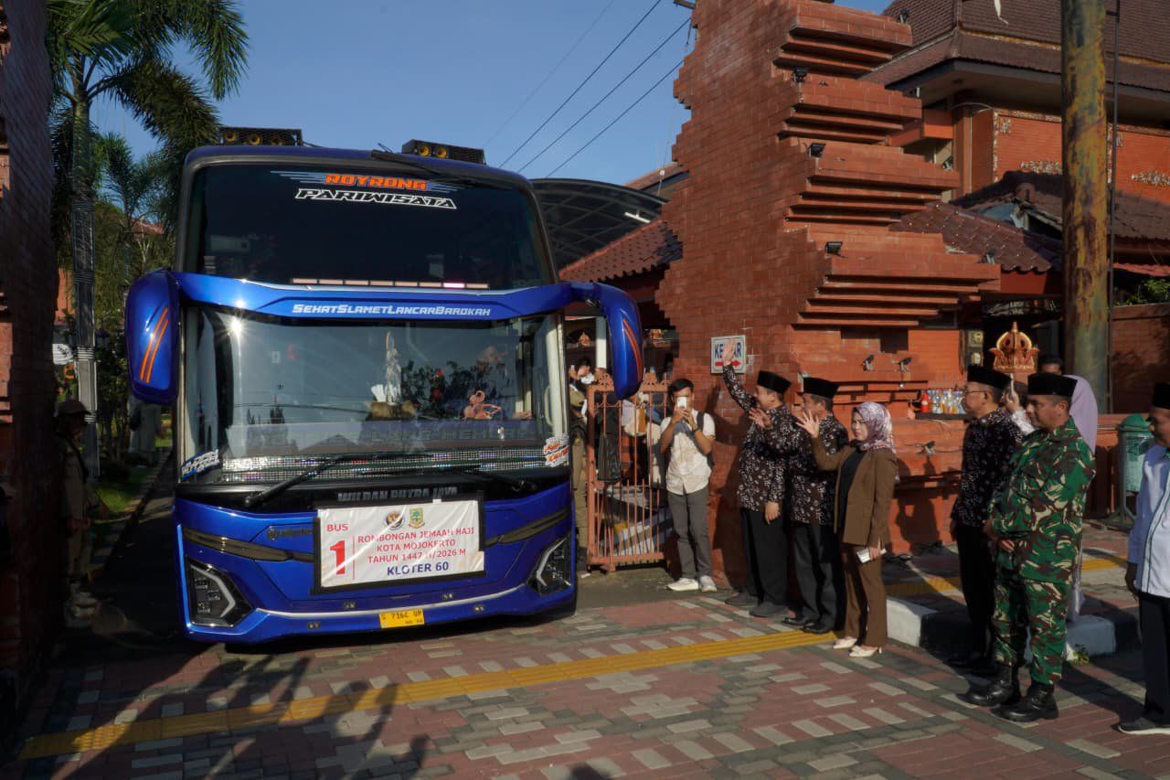 Penuh Haru, 224 Jemaah Haji Kota Mojokerto Resmi Berangkat ke Tanah Suci
