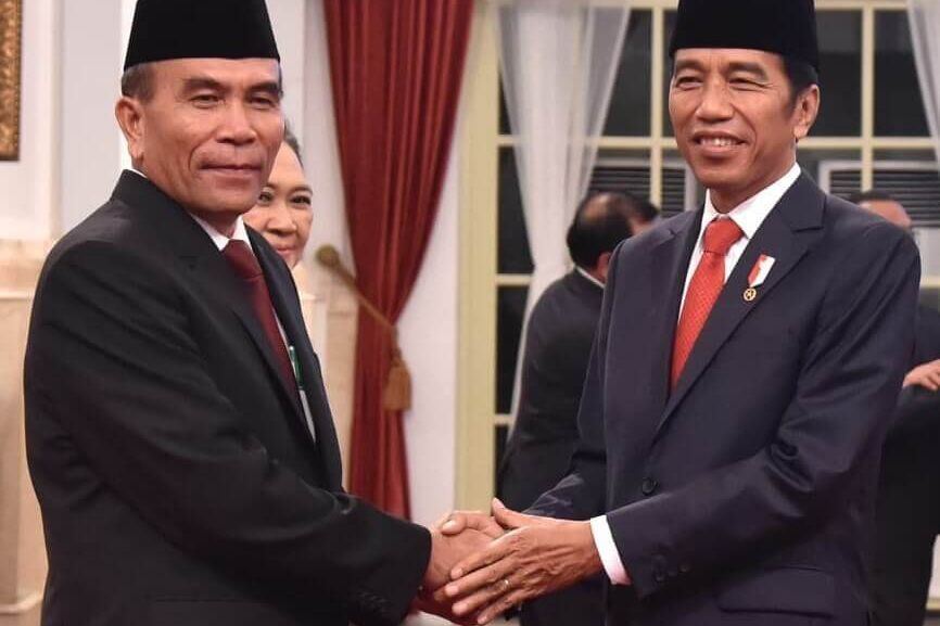 Presiden Jokowi Lantik Hinsa Siburian Jadi Kepala BSSN