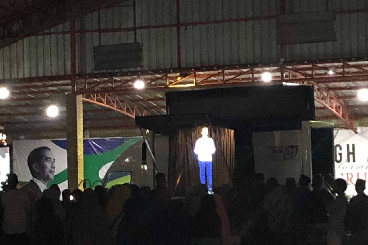 Jokowi-Ma'ruf Amin Gunakan Hologram untuk Blusukan